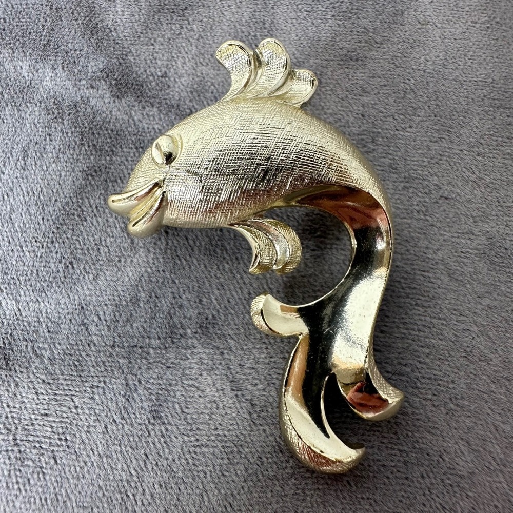 Vintage Silver Tone‎ Textured Fish Brooch Pin Marked Globus Foreign West Germany